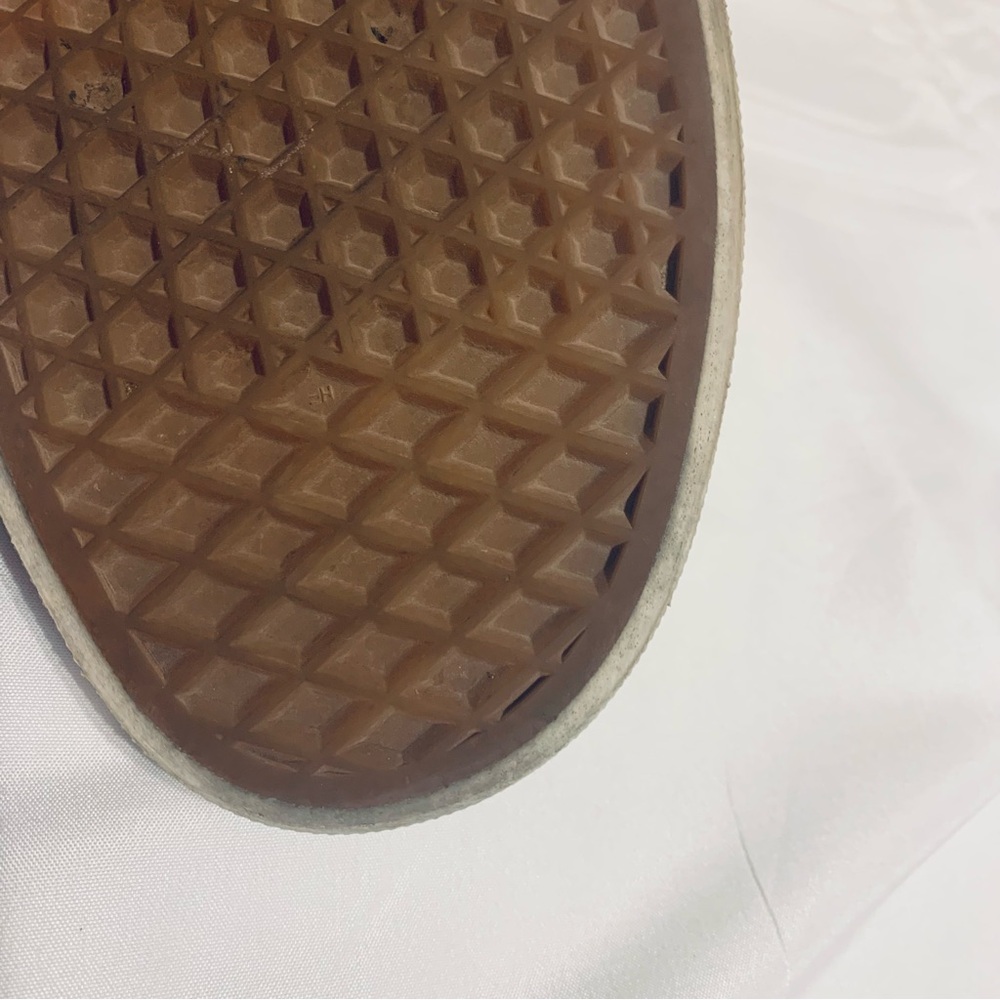 Vans Atwood. Practically brand new. Only worn two times. Price is negotiable. - Picture 7 of 9